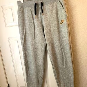 Nike women’s jogger sweatpants